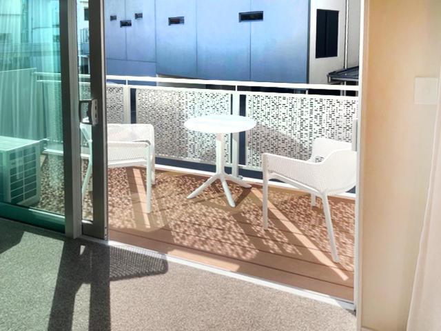 Ahuriri Three Bedroom Apartment (King + King + Queen beds, 2x bathrooms, kitchen)