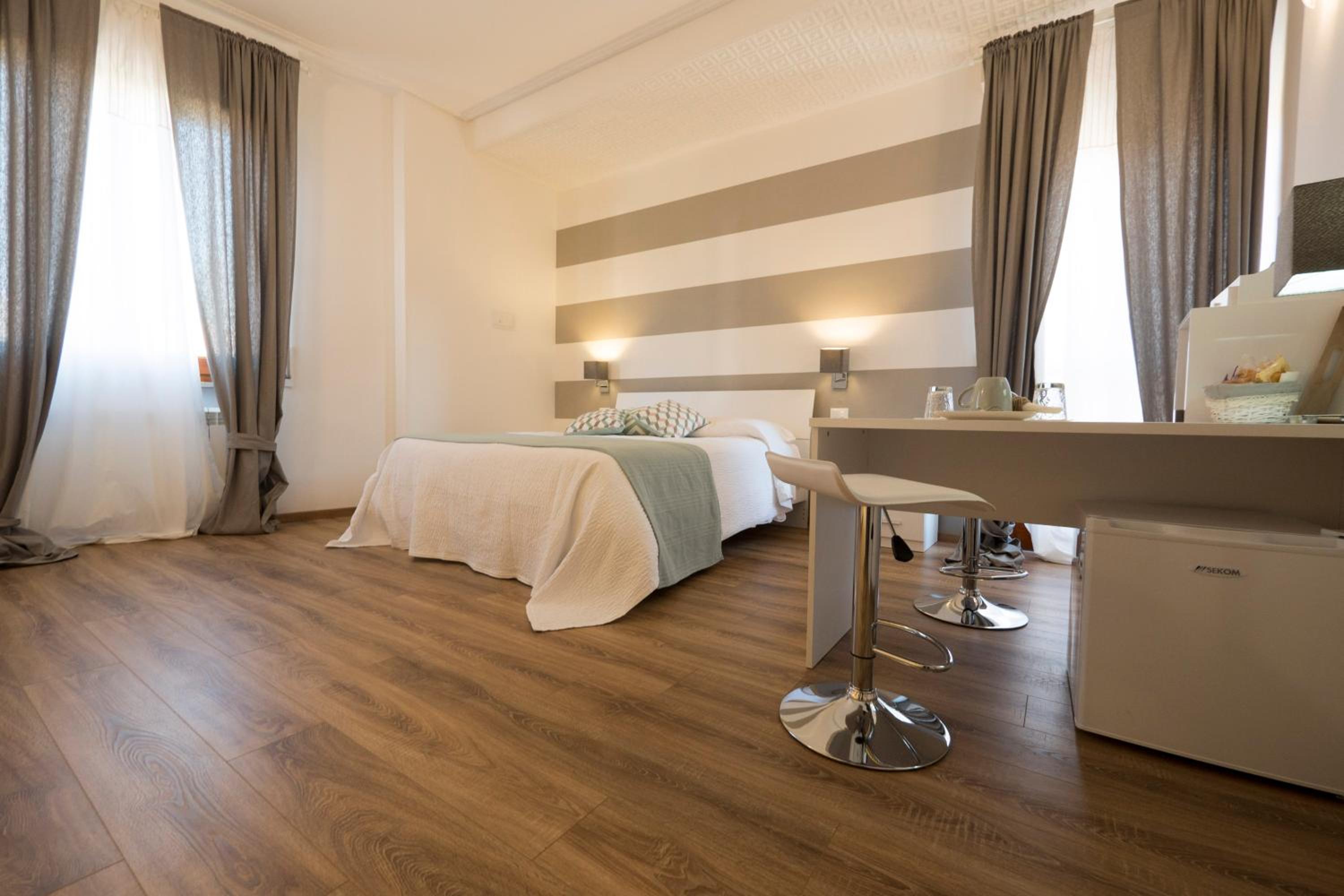 Superior King Room - Photo 1