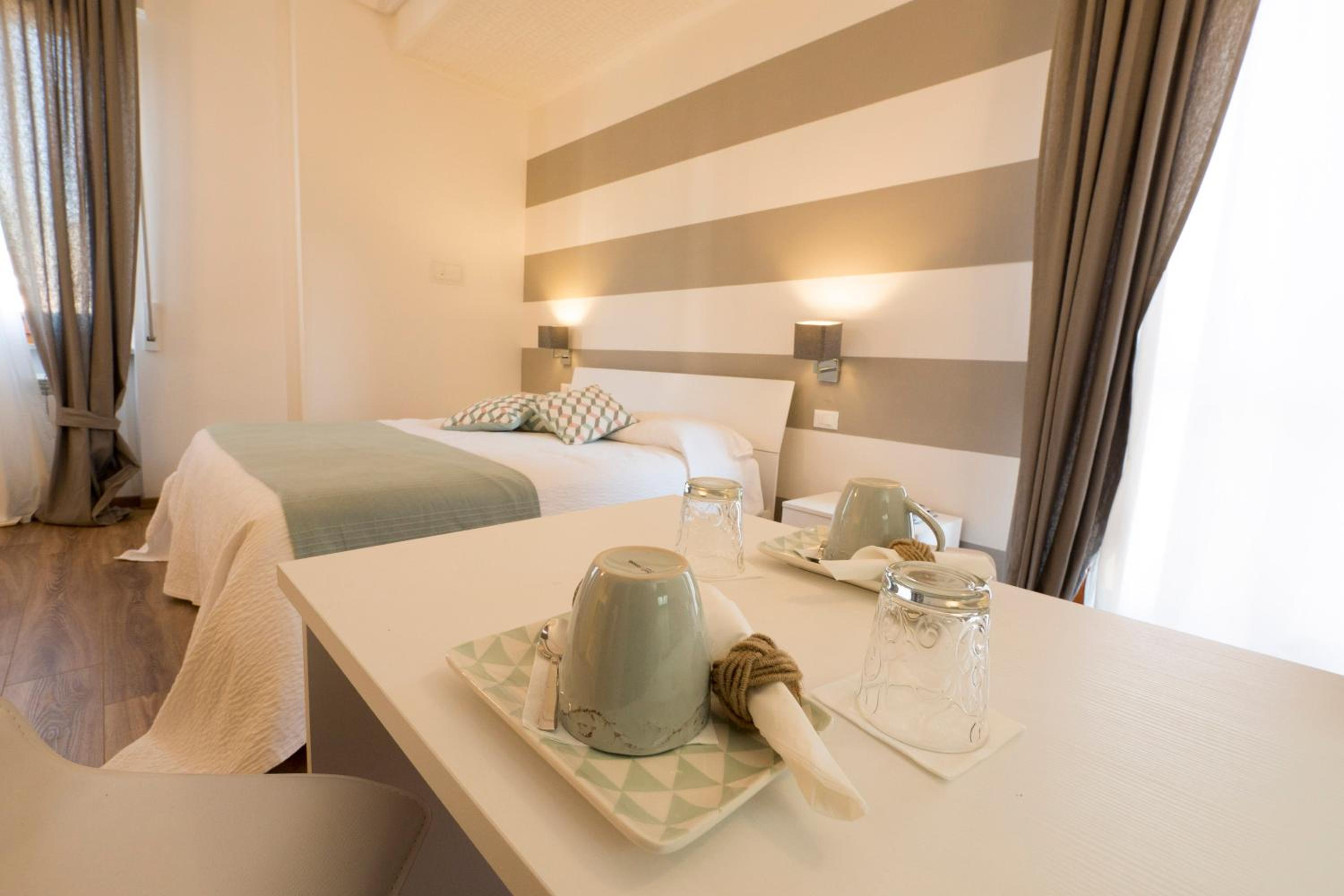 Superior King Room - Photo 7
