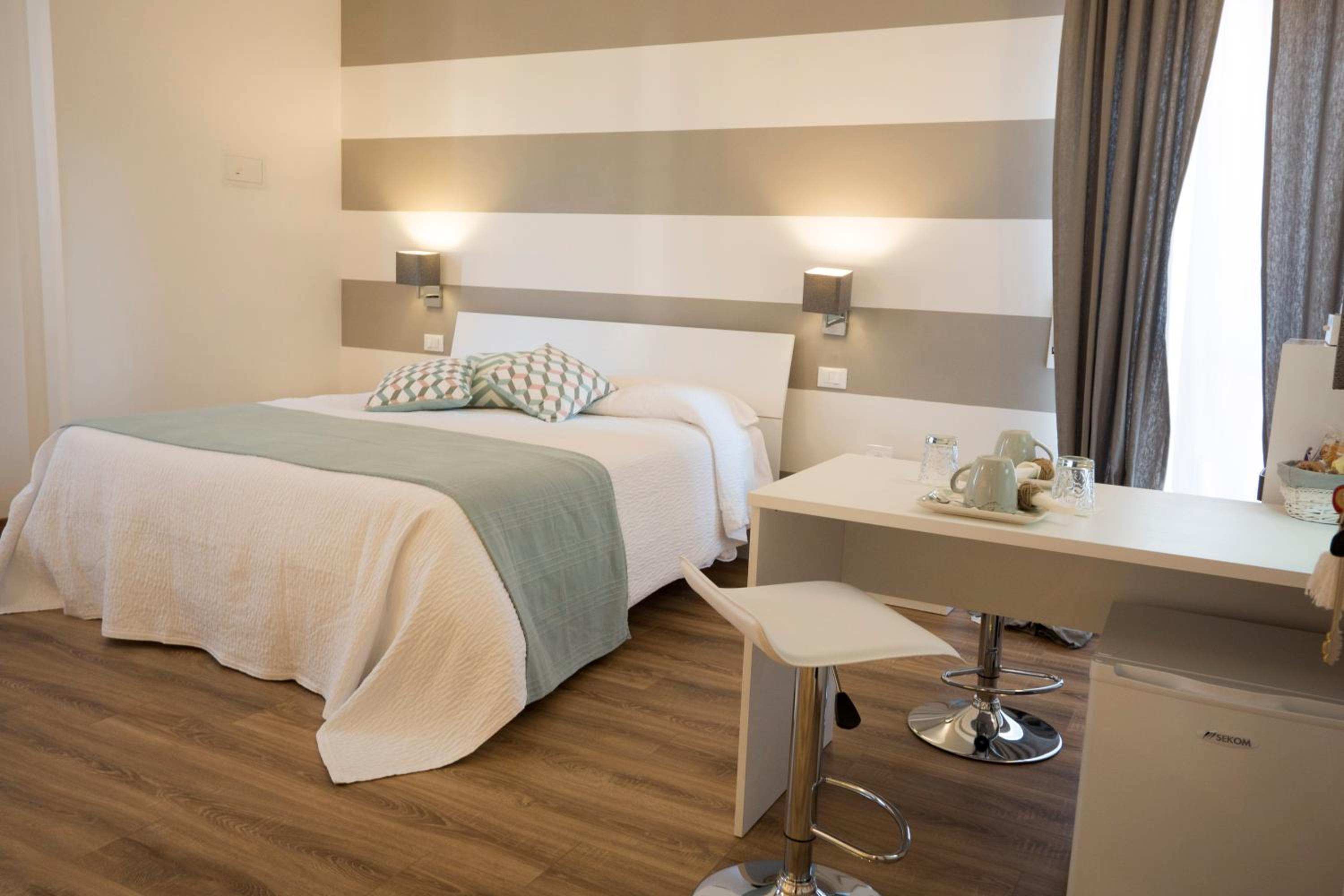 Superior King Room - Photo 2
