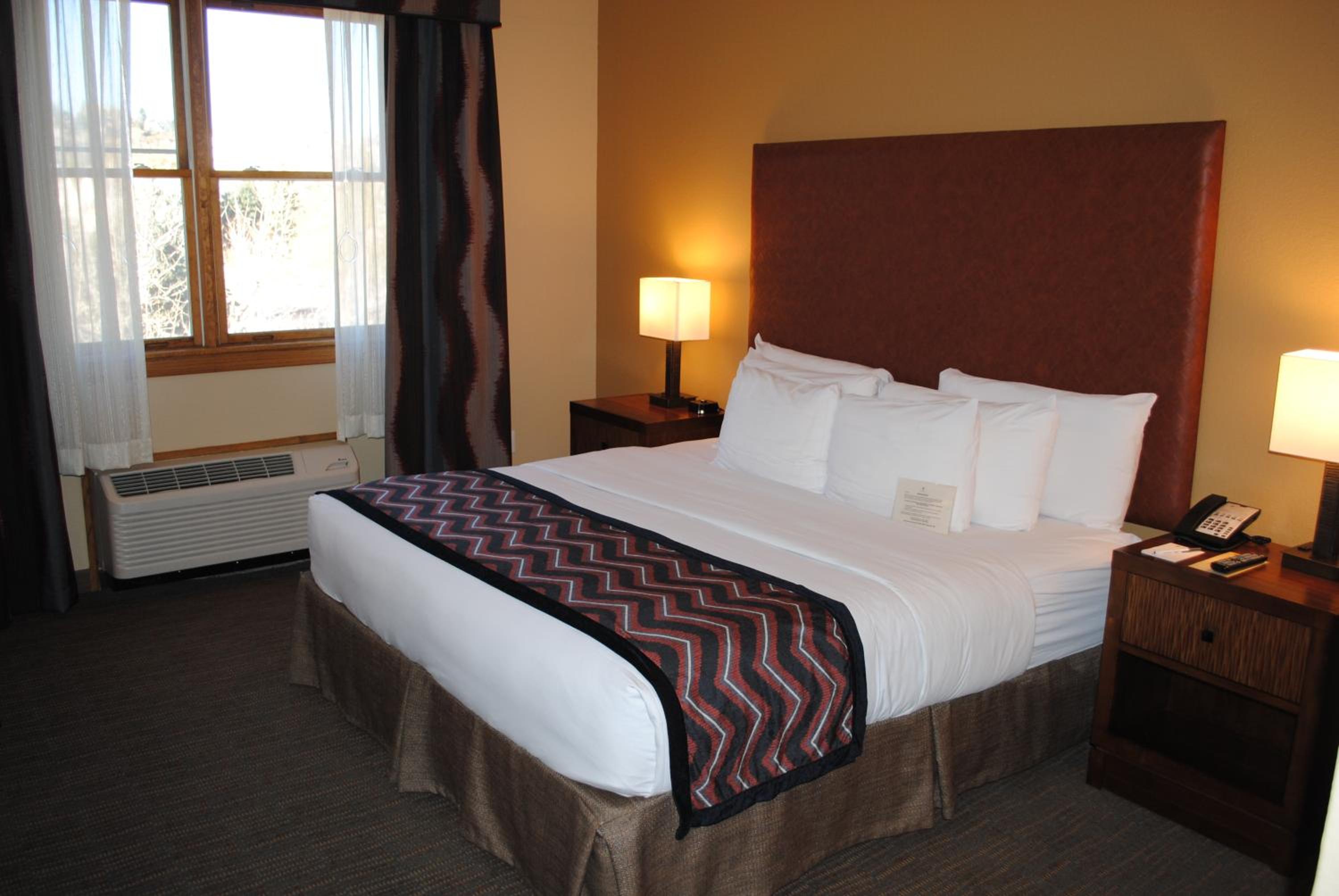 King Room with Tub - Mobility Accessible/Non-Smoking photo 2