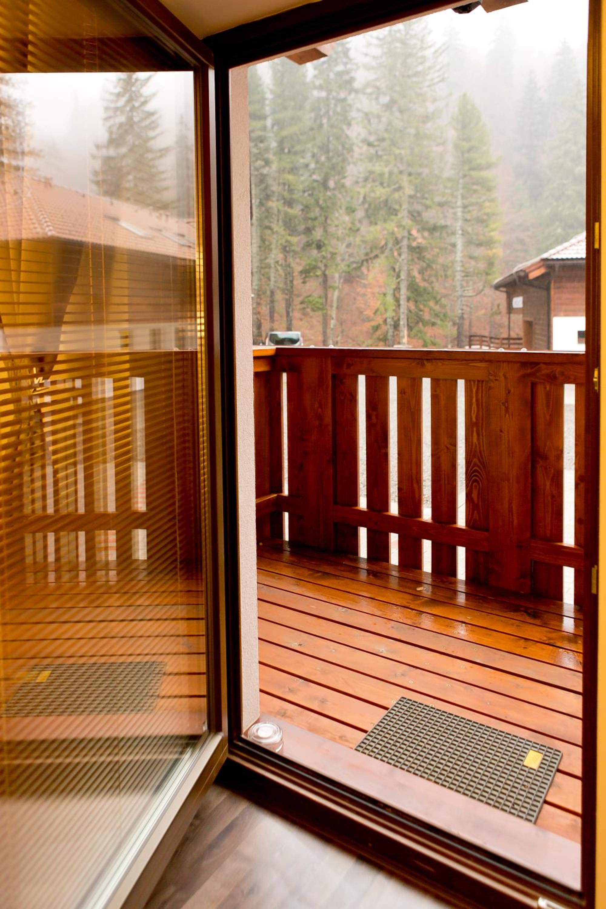 Apartment with Mountain View - Photo 25