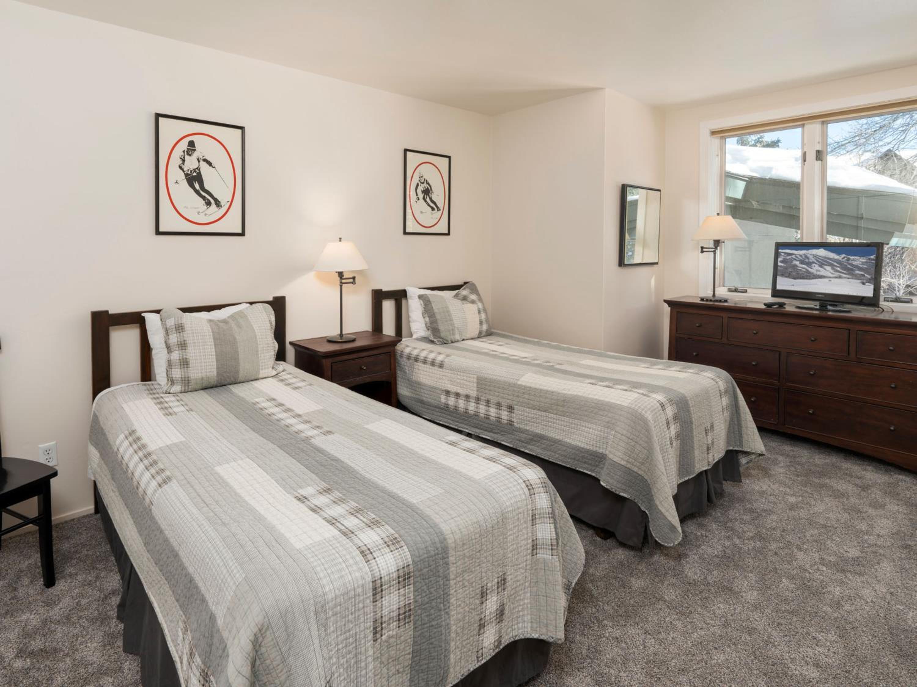 Tamarack 34 photo 3