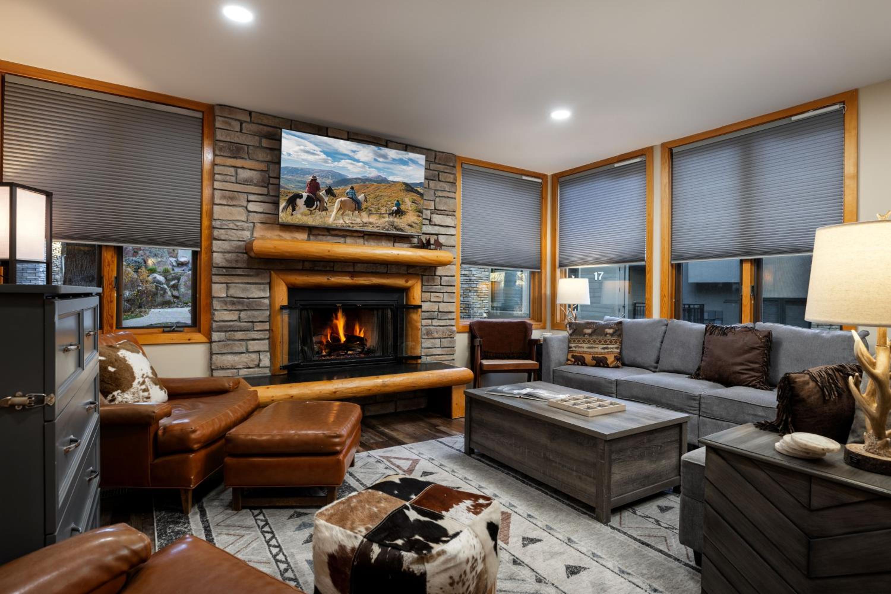 Tamarack 25 photo 1