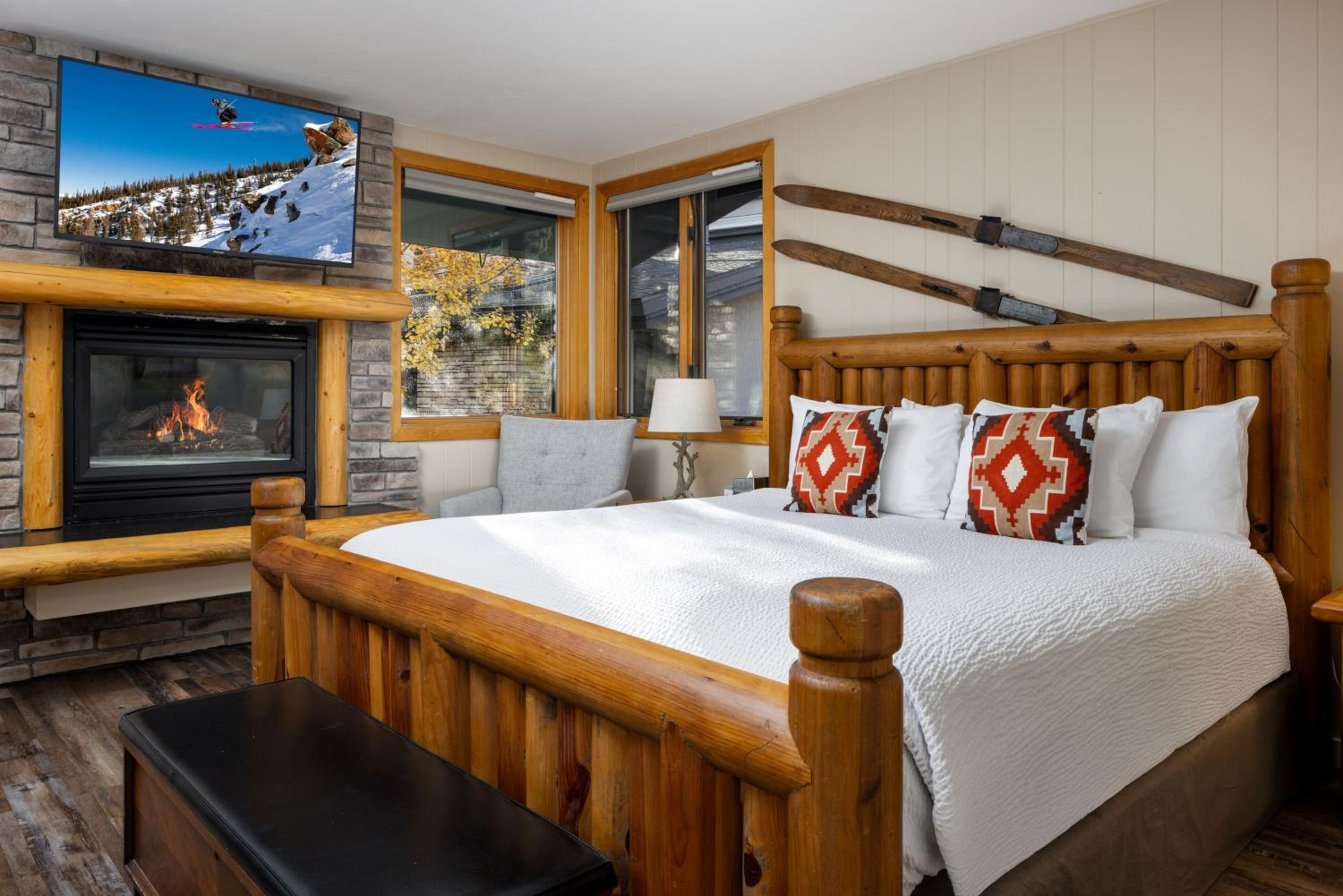 Tamarack 25 photo 3