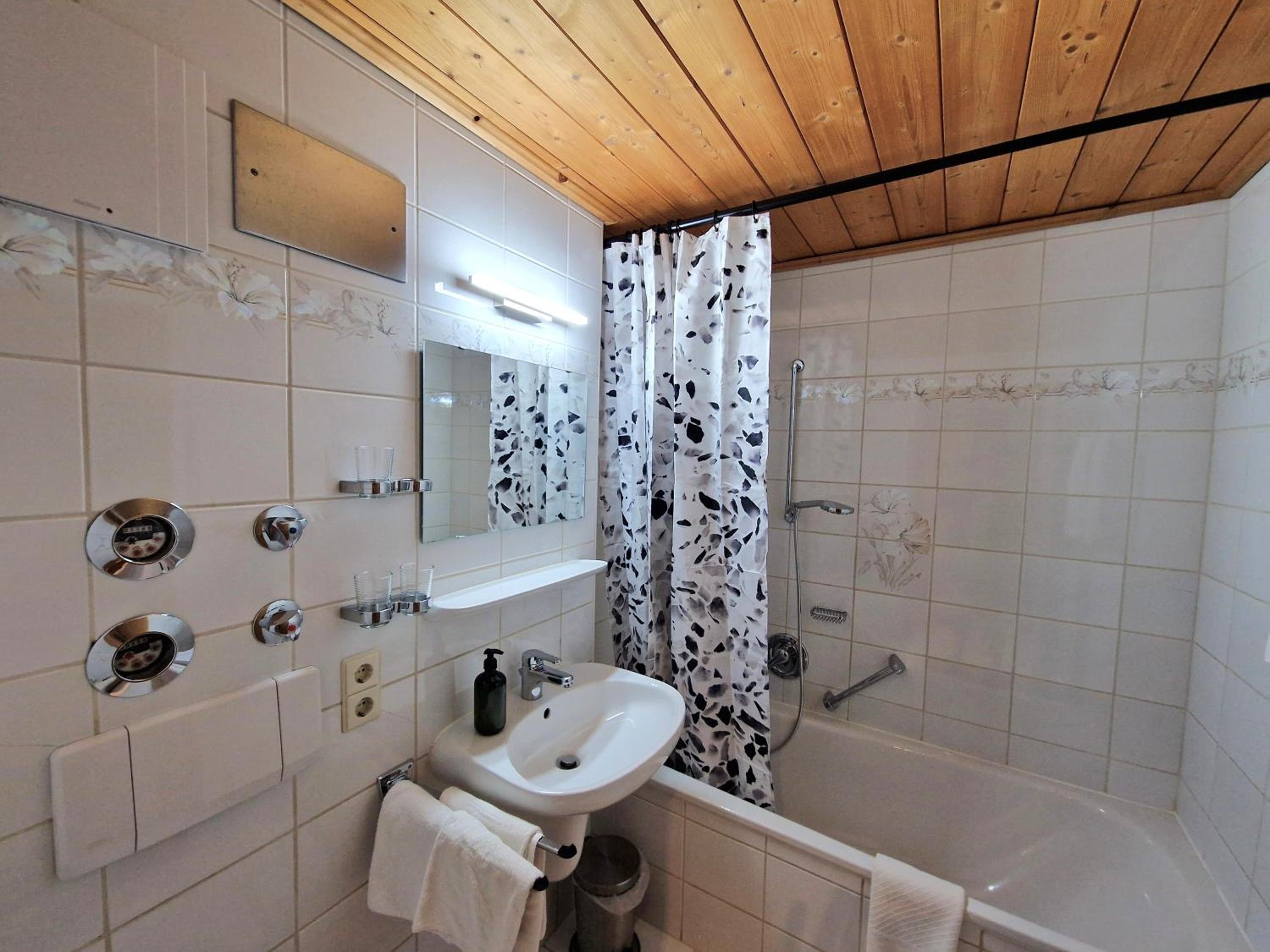 One-Bedroom Apartment with Balcony photo 1