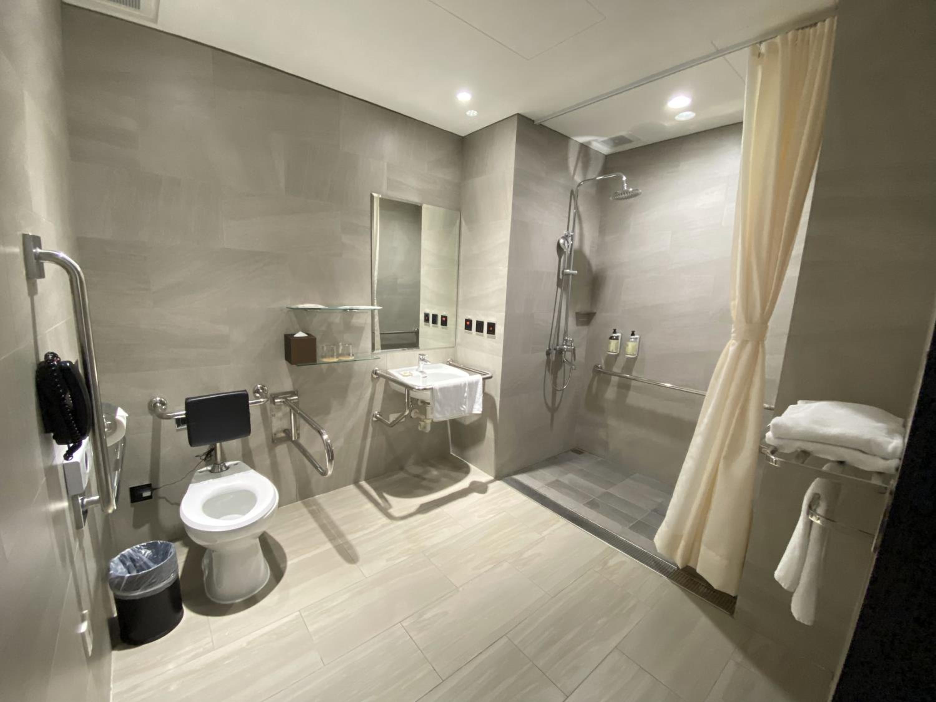 Twin Room - Disability Access photo 3