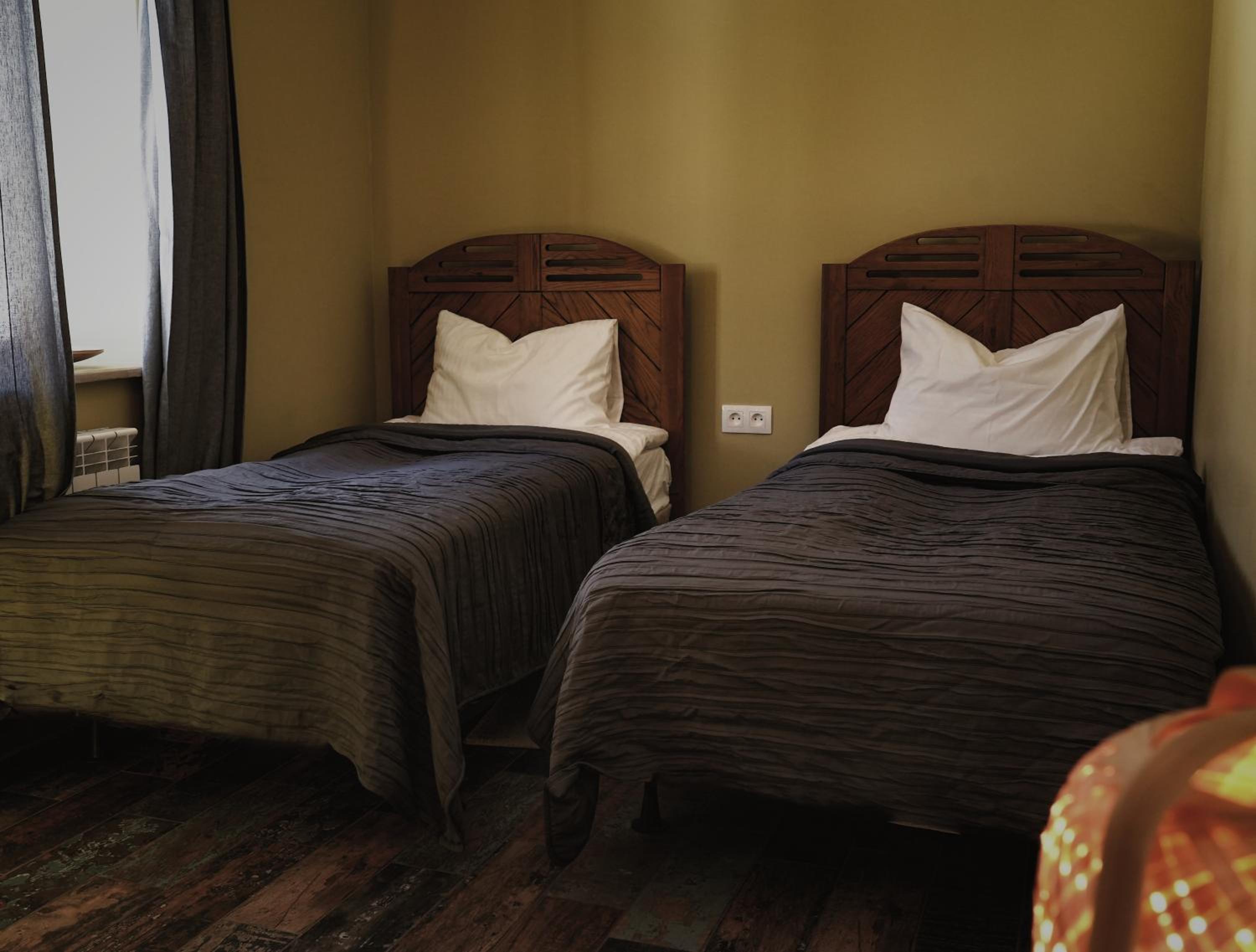 Twin Room with Private Bathroom photo 2