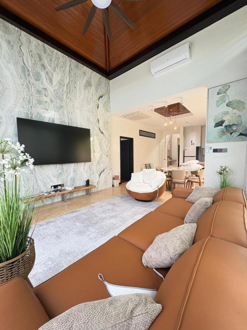 Villa with Private Pool - Photo 3