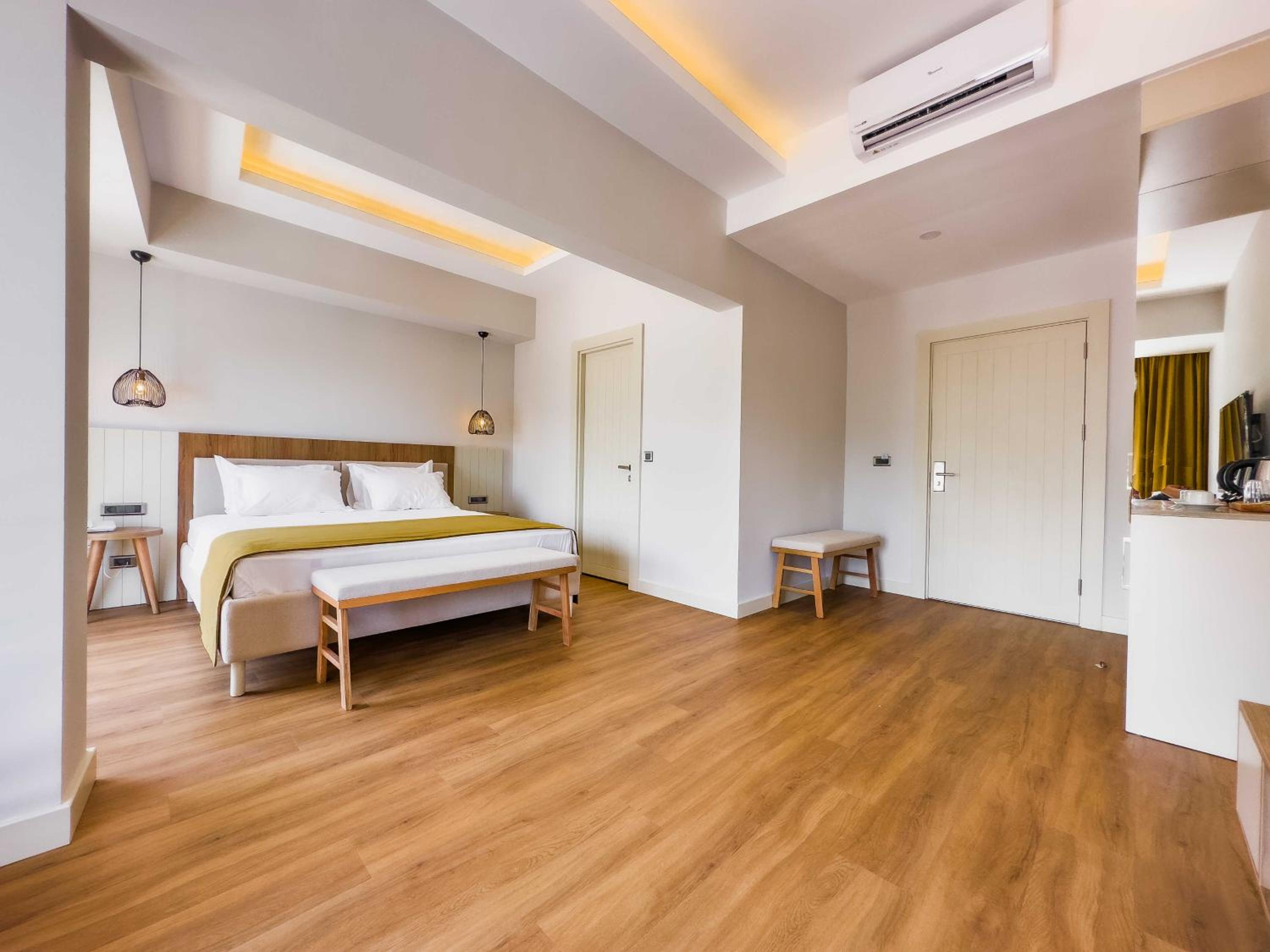 Deluxe Triple Room with Sea View