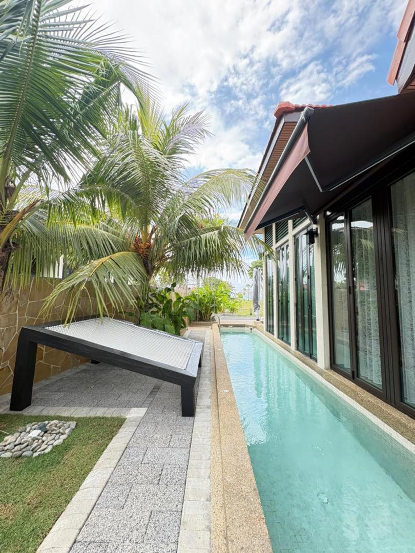 Villa with Private Pool - Photo 1