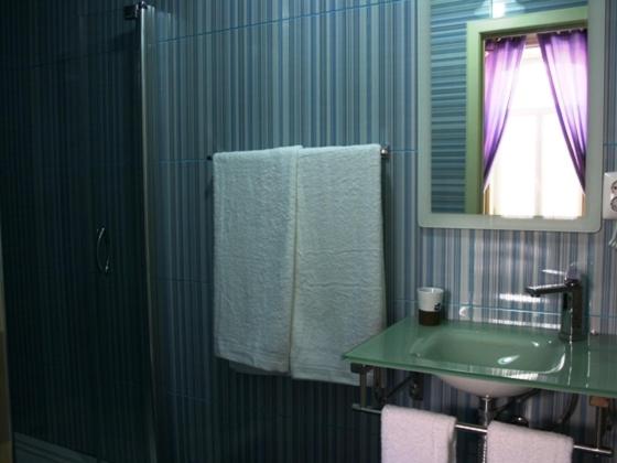 Twin Room - Photo 5