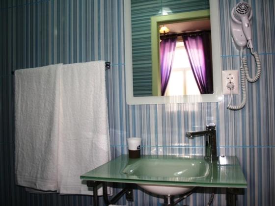 Twin Room - Photo 4