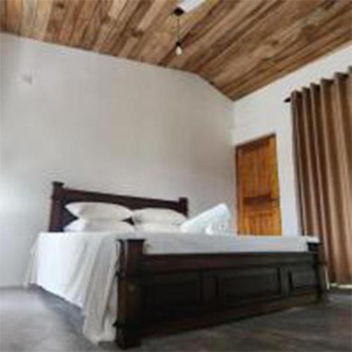 Deluxe Double Room (2 Adults + 1 Child)