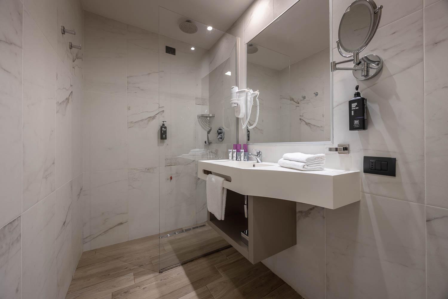 Deluxe Triple Room - Photo 2