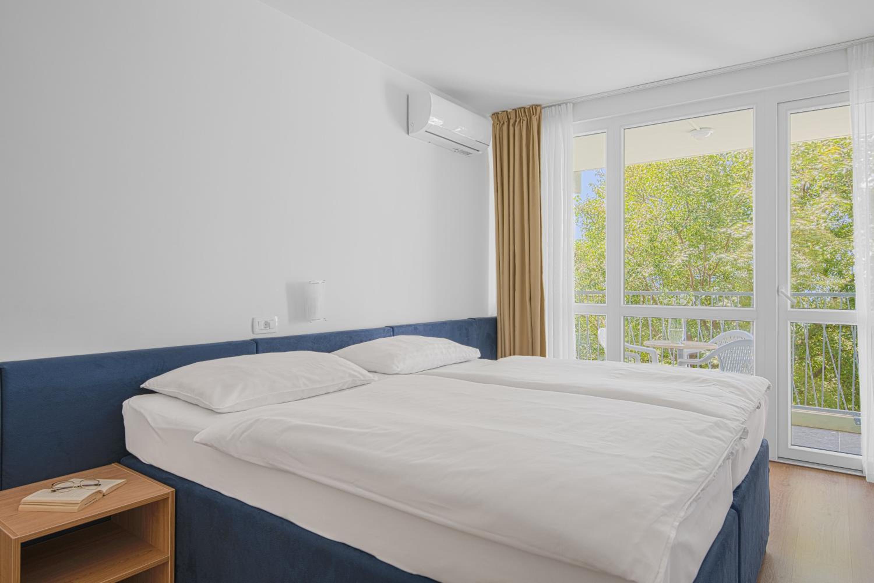 Twin Room with Extra Bed photo 2