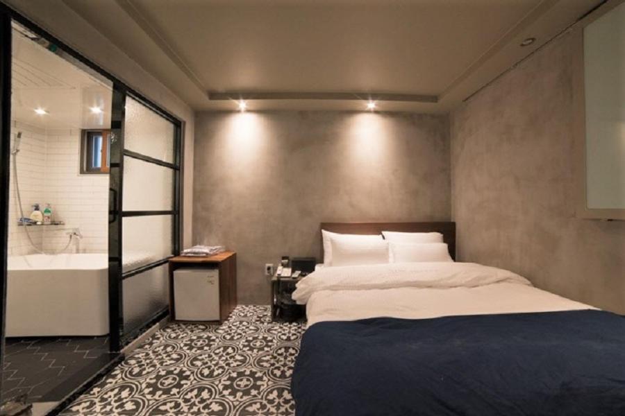 Premier Double Room No parking - Photo 3