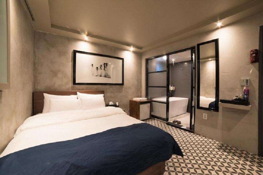Premier Double Room No parking - Photo 4