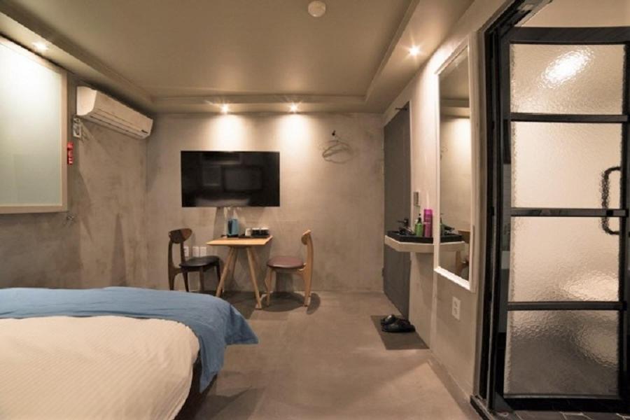 Premier Double Room No parking - Photo 5