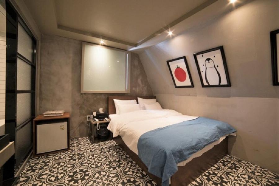 Premier Double Room No parking - Photo 6
