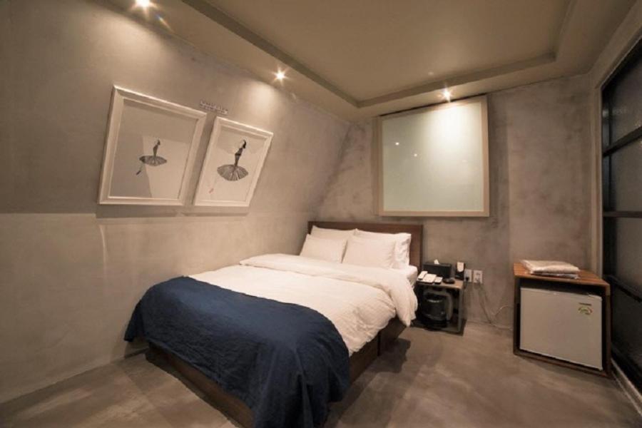 Premier Double Room No parking - Photo 7