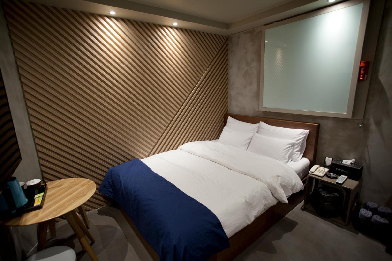 Premier Double Room No parking - Photo 8