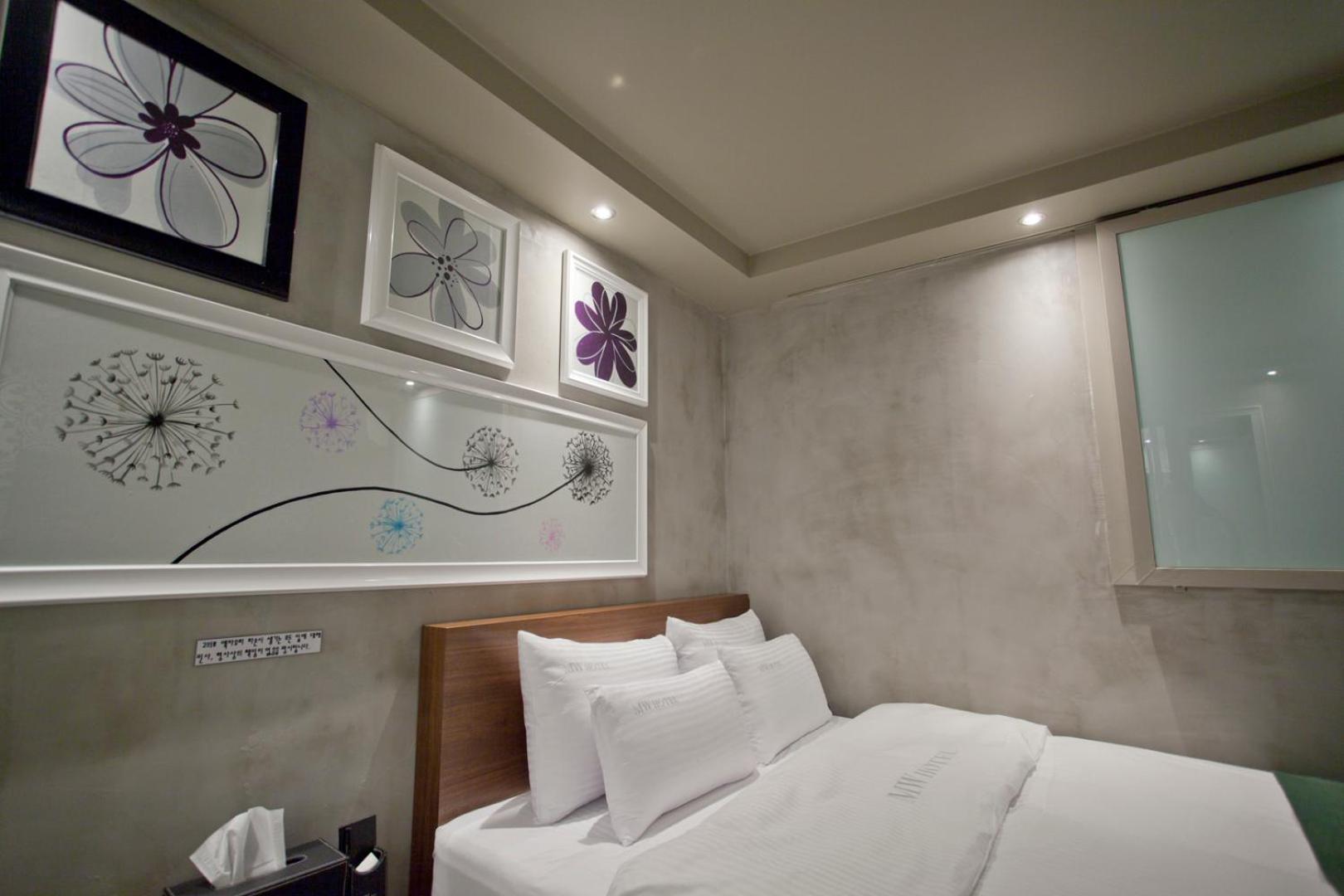 Premier Double Room No parking - Photo 16