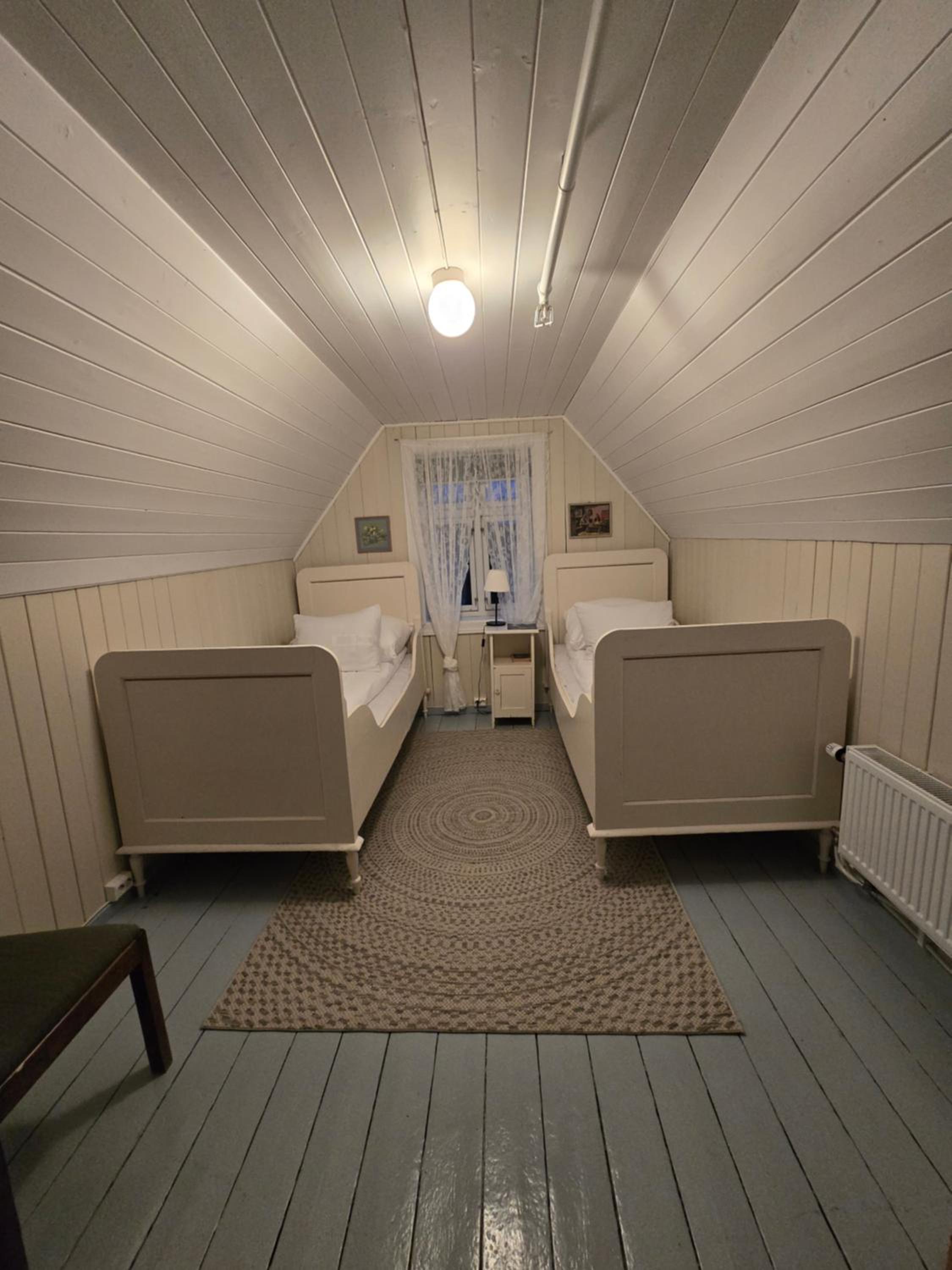 Single Room with Shared Bathroom photo 2