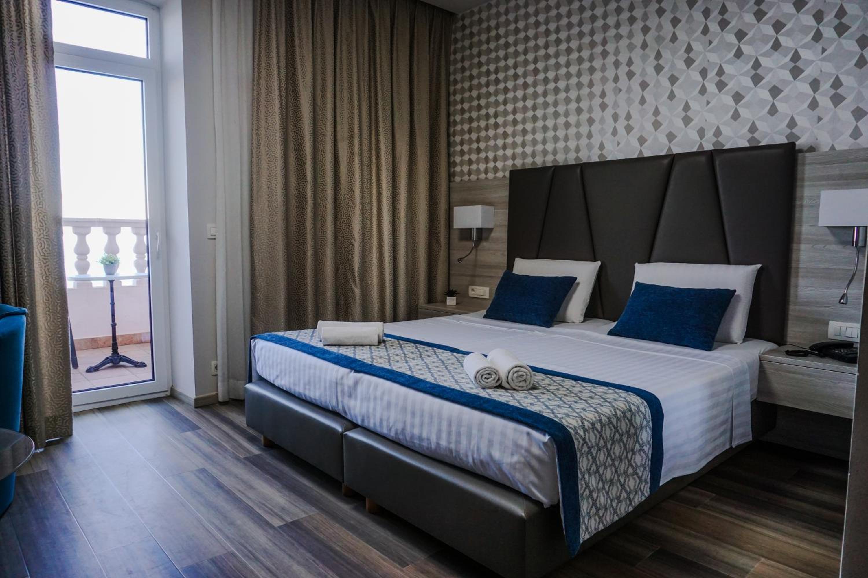 Junior Suite with with Balcony and Sea View