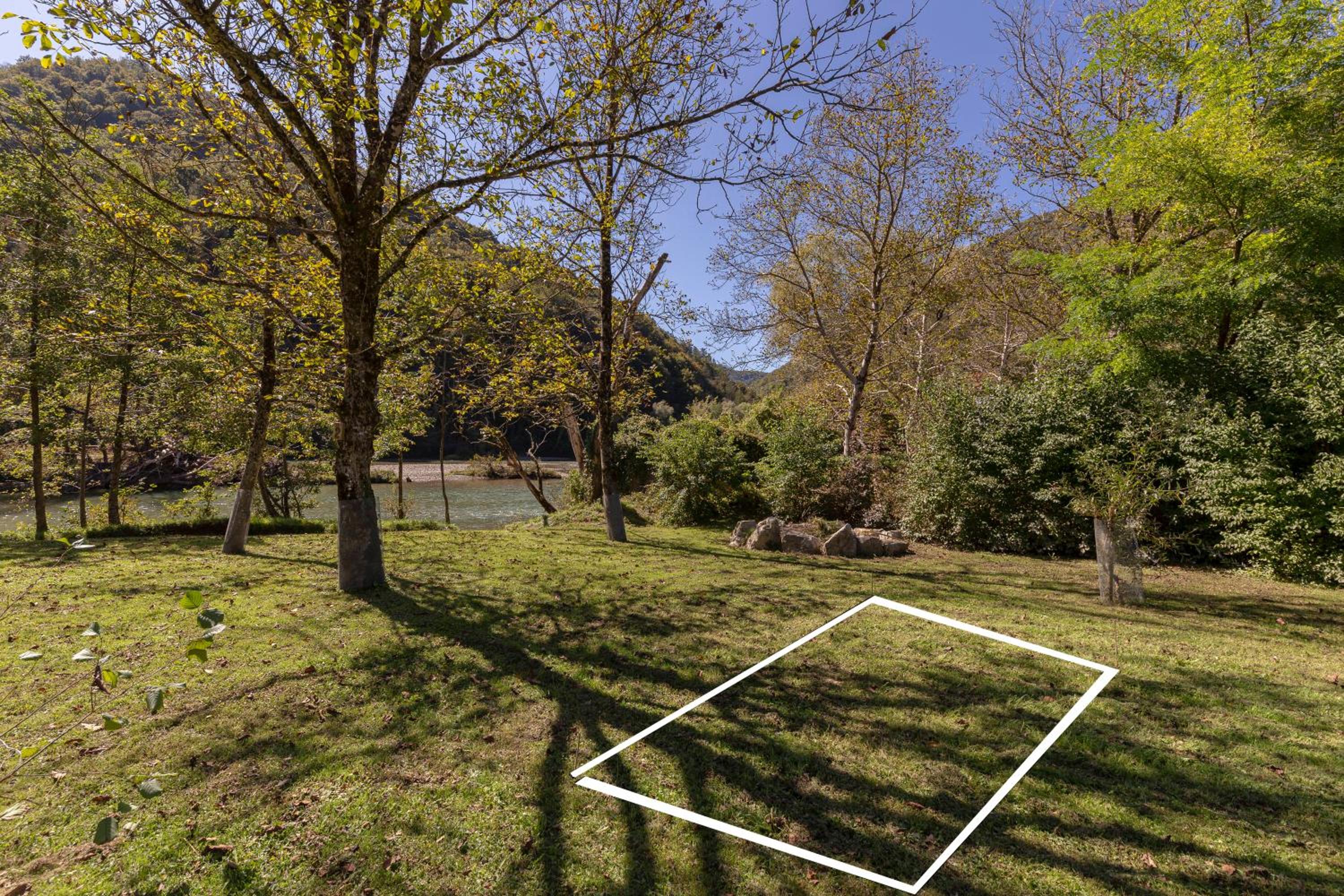 Empty Lot for Caravan photo 2