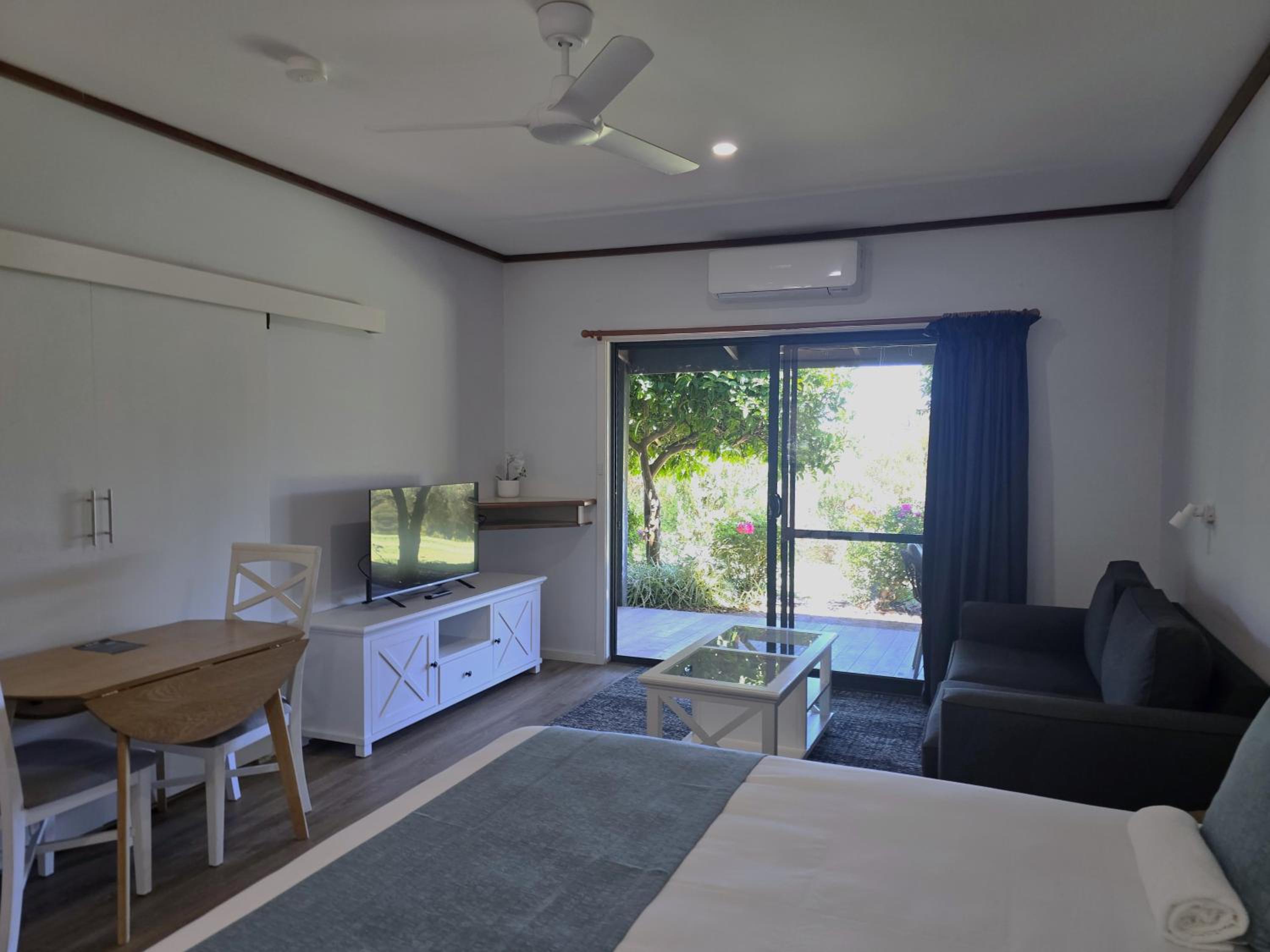 Studio Apartment photo 2