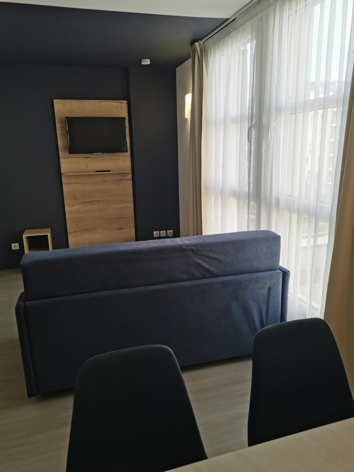 Premium Triple Studio