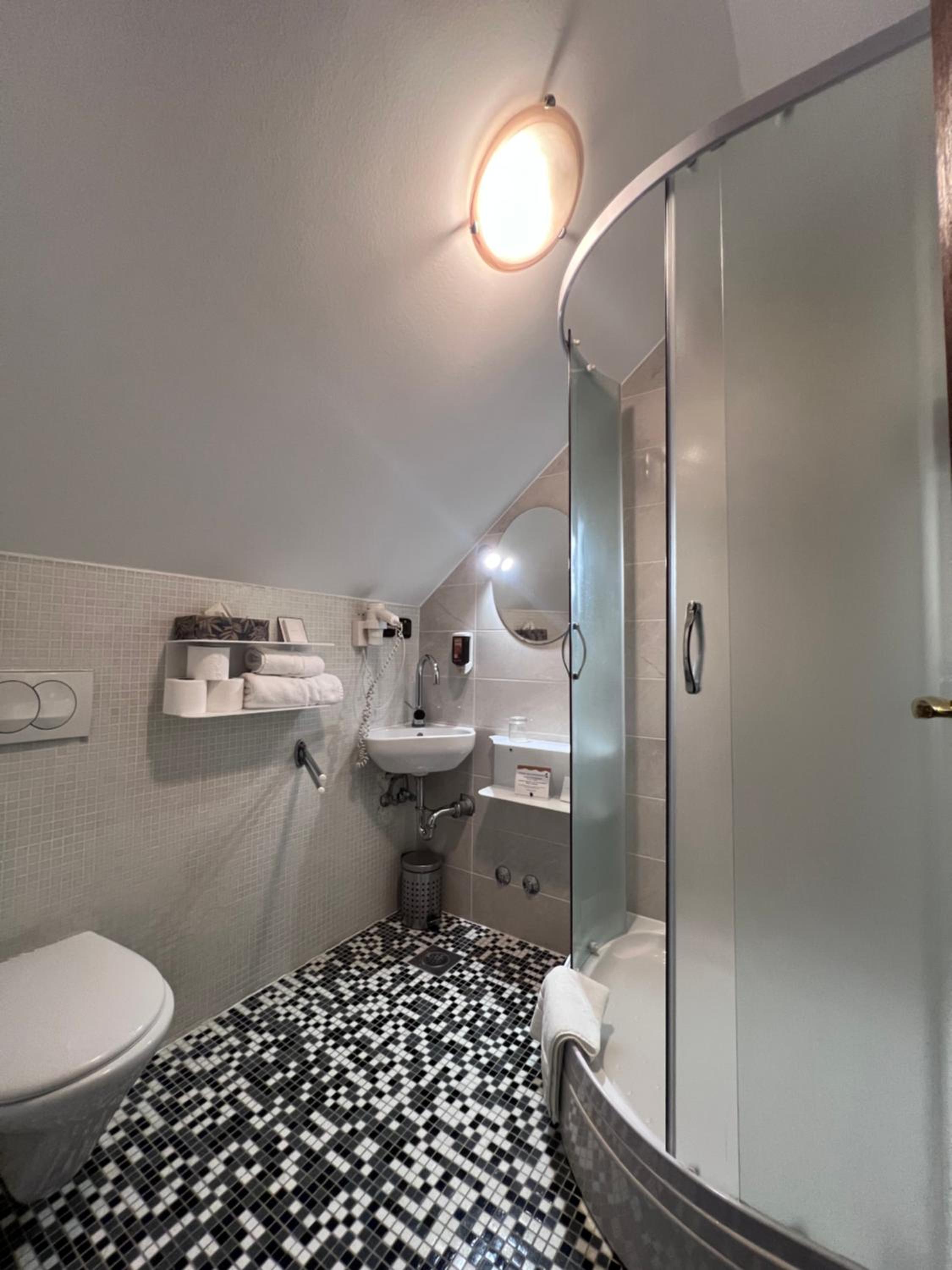 Single Room photo 3