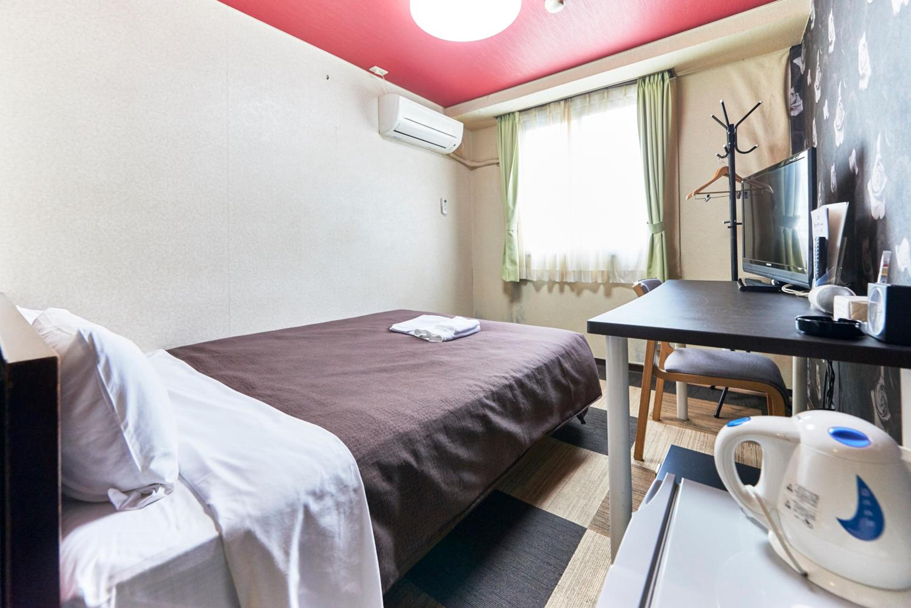 Single Room - Smoking photo 1
