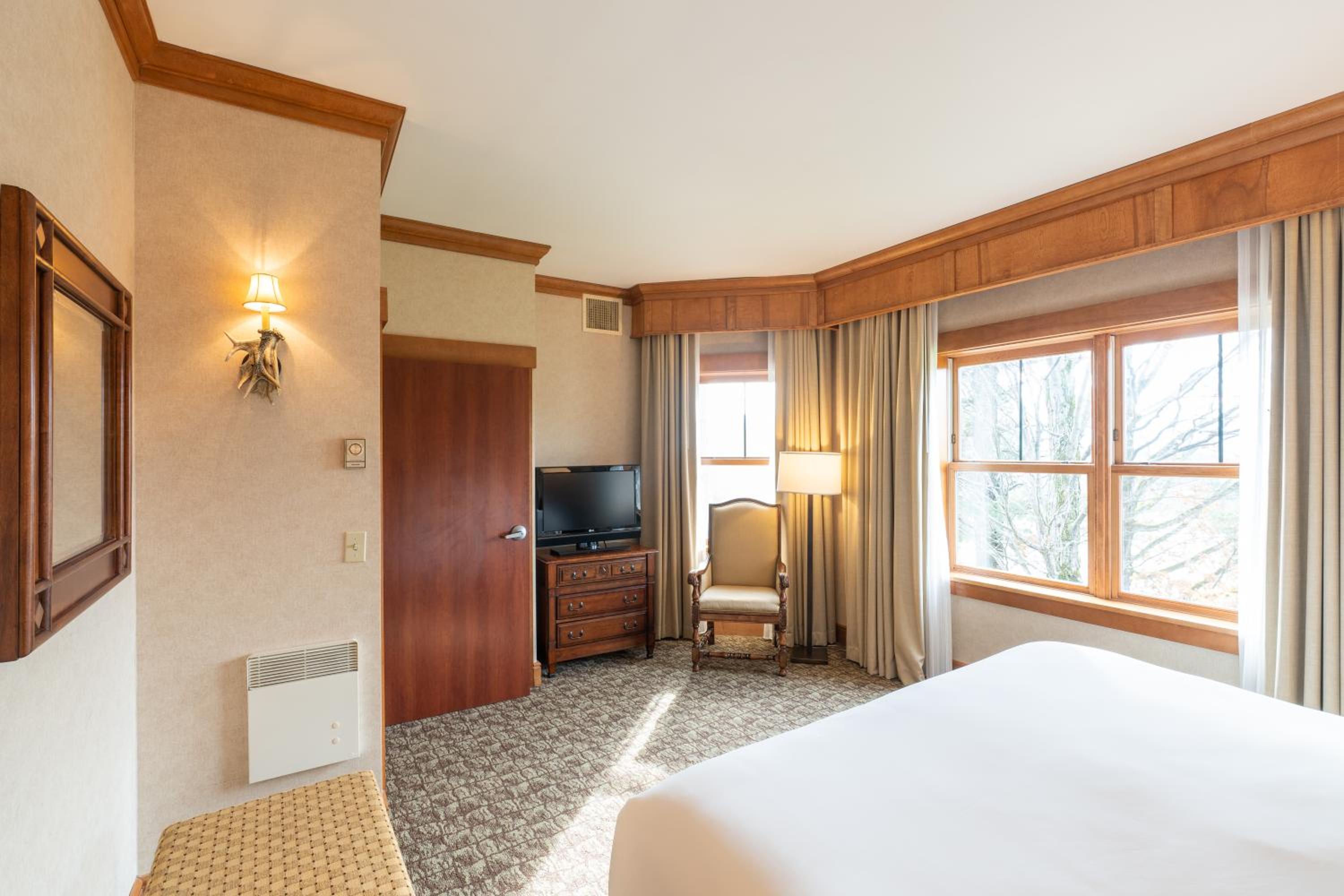 Deluxe King Suite