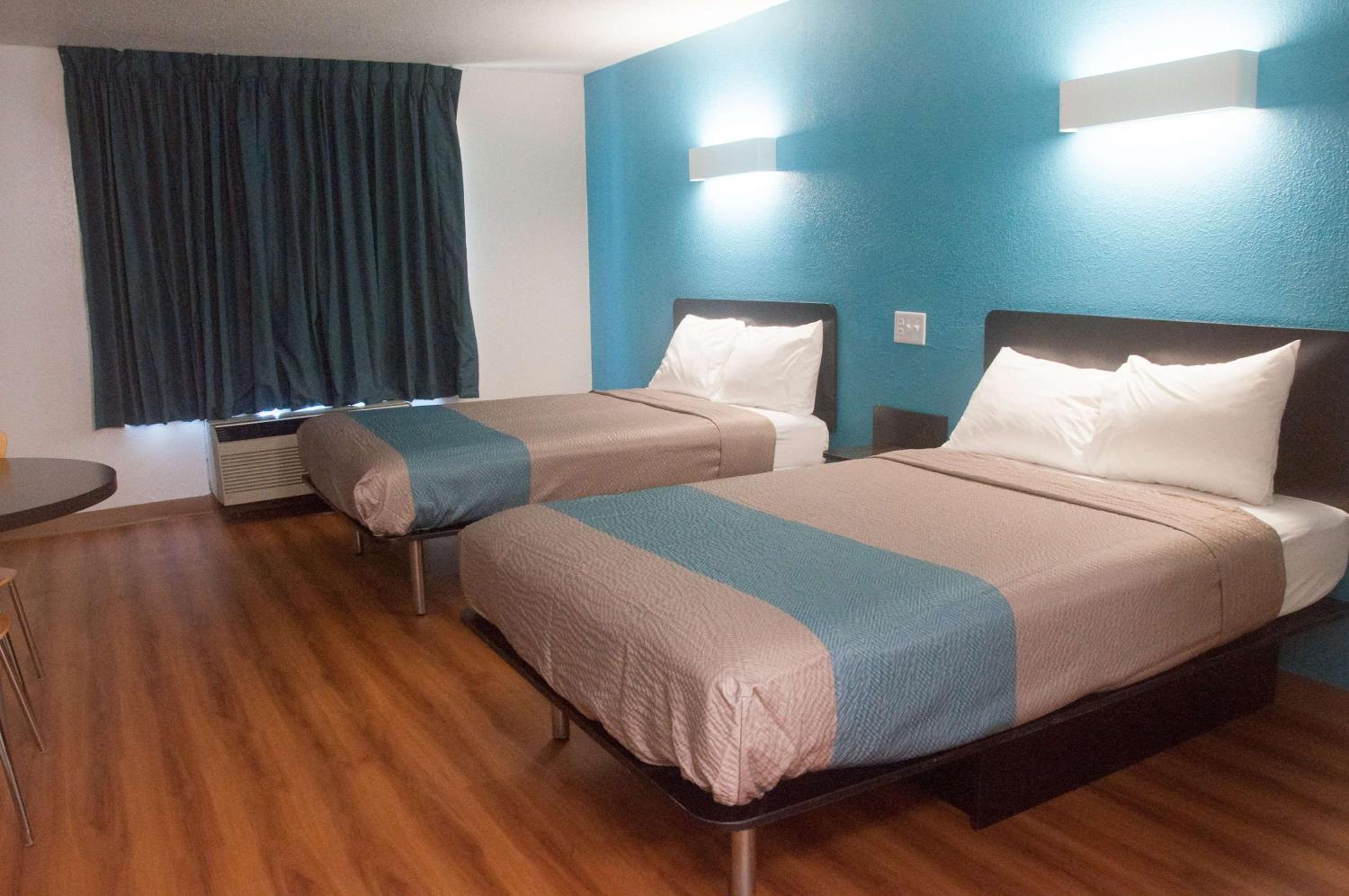 Quadruple Room - Non-Smoking - Photo 2