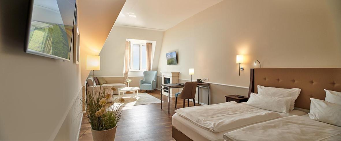 Double Room with Lake View photo 2