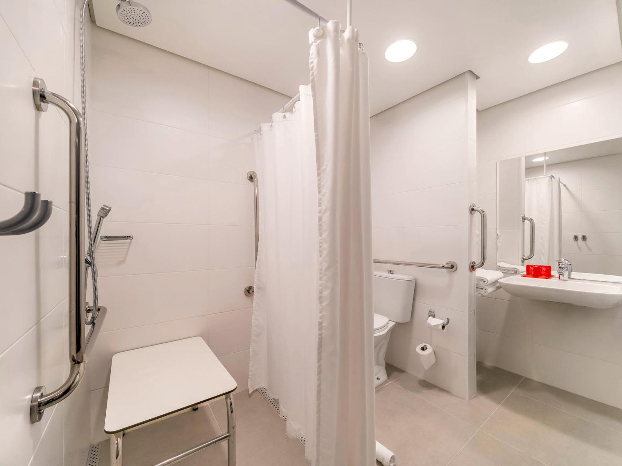 Standard Double Room - Disability Access photo 2