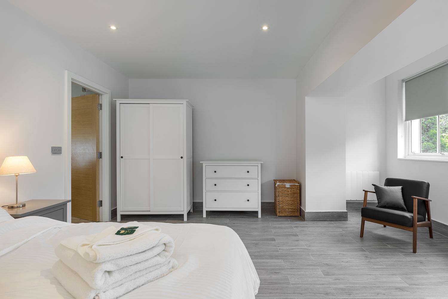 Deluxe One-Bedroom Apartment with Garden View photo 3