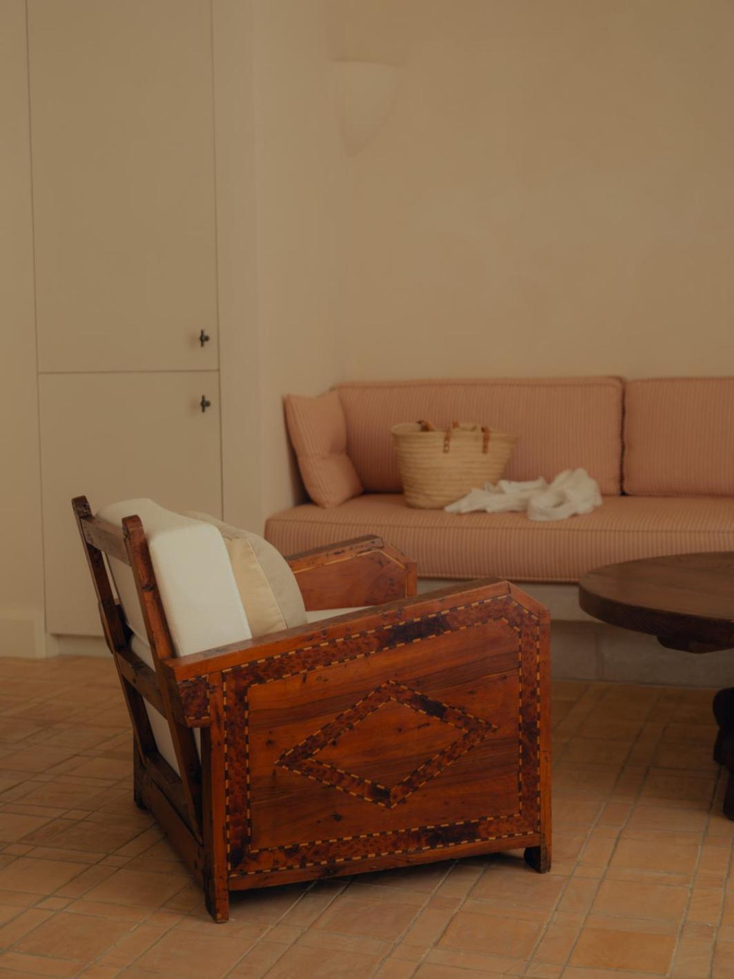 One-Bedroom Apartment - Photo 1