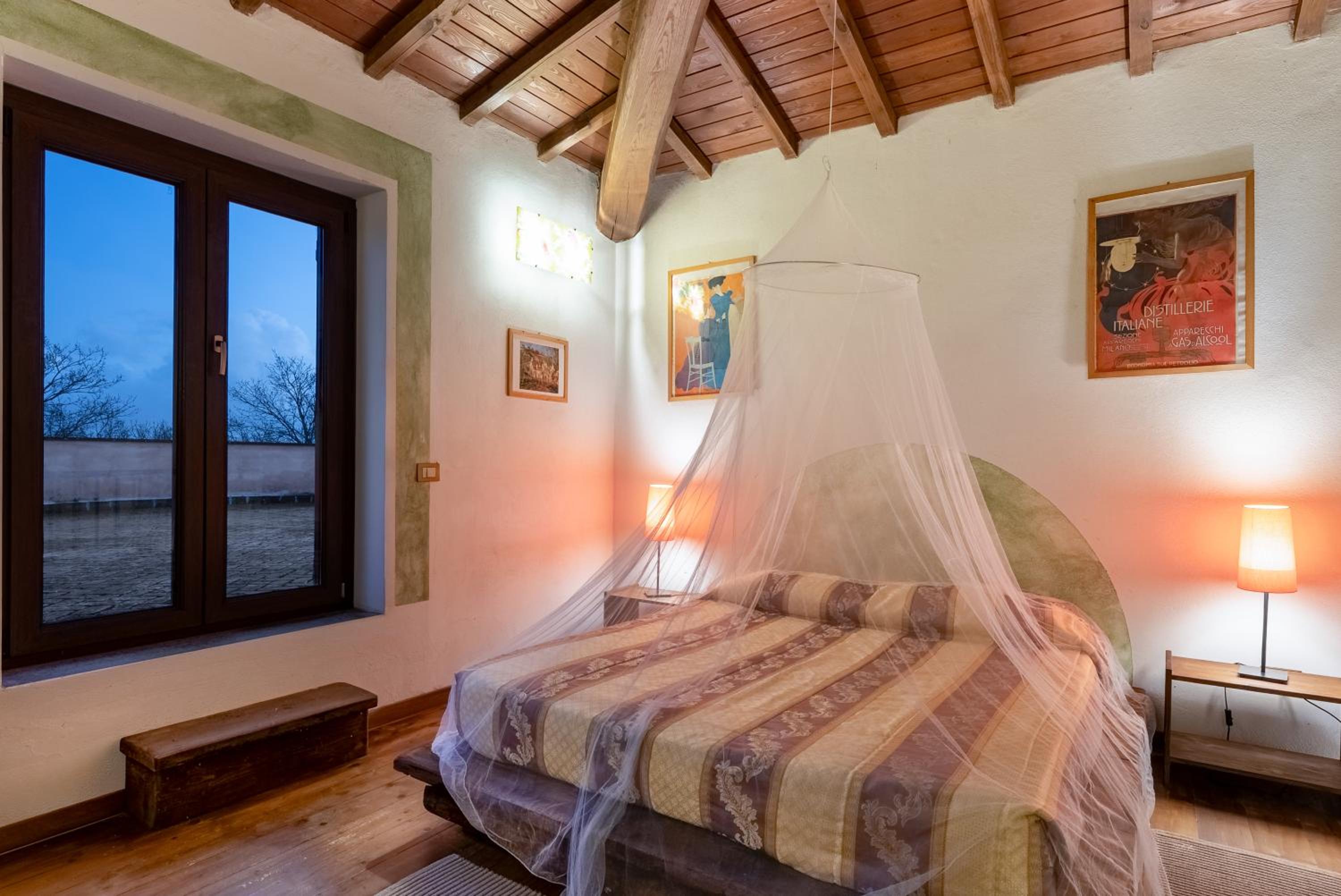 One-Bedroom Loft Apartment with Balcony photo 2