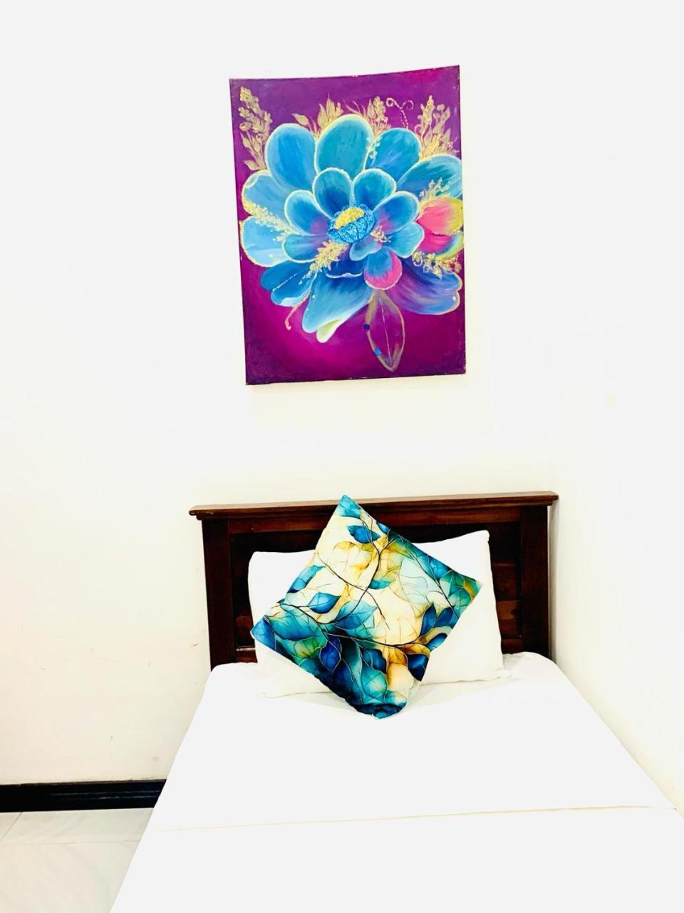 Small Single Room photo 1