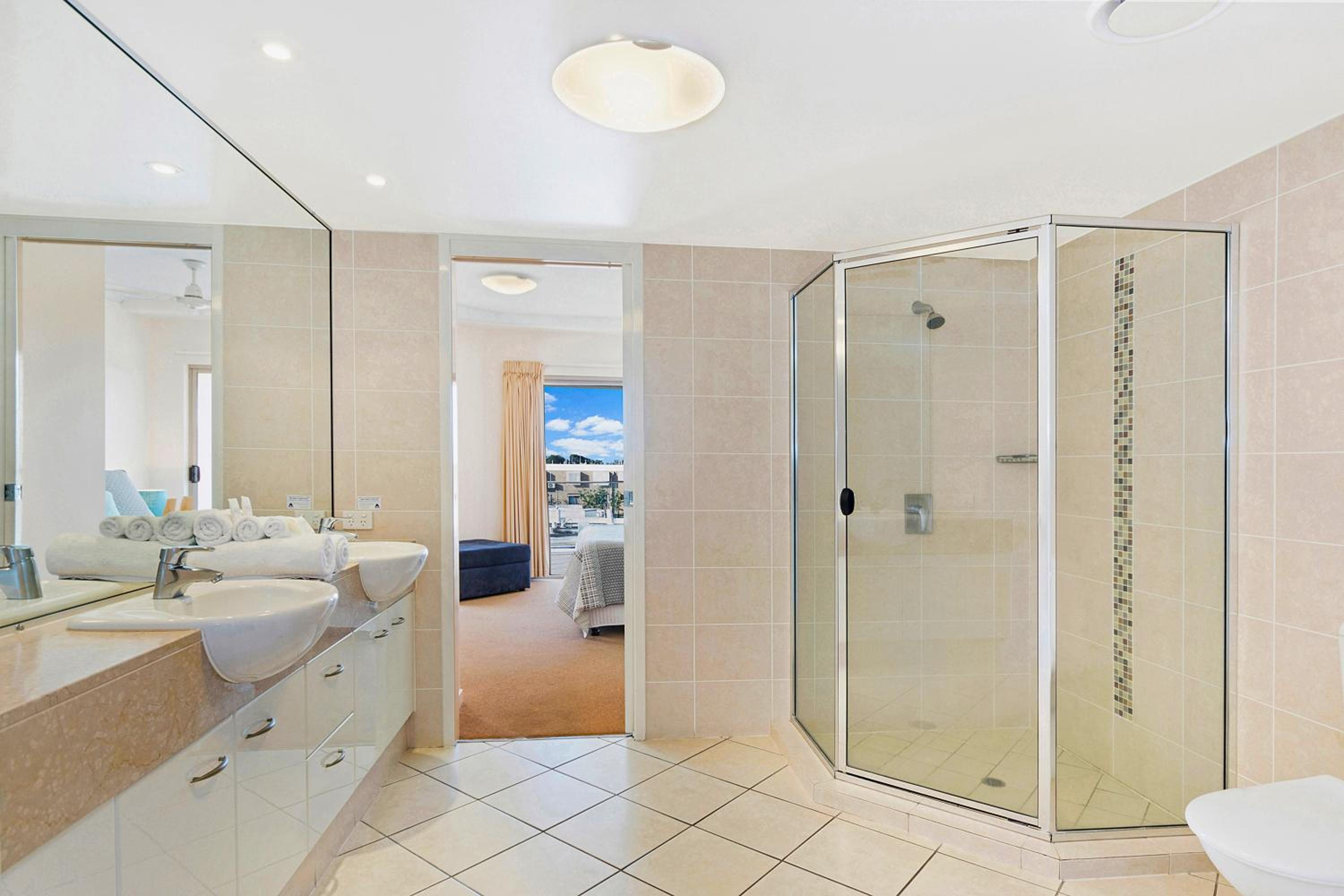One-Bedroom Suite with River View photo 3