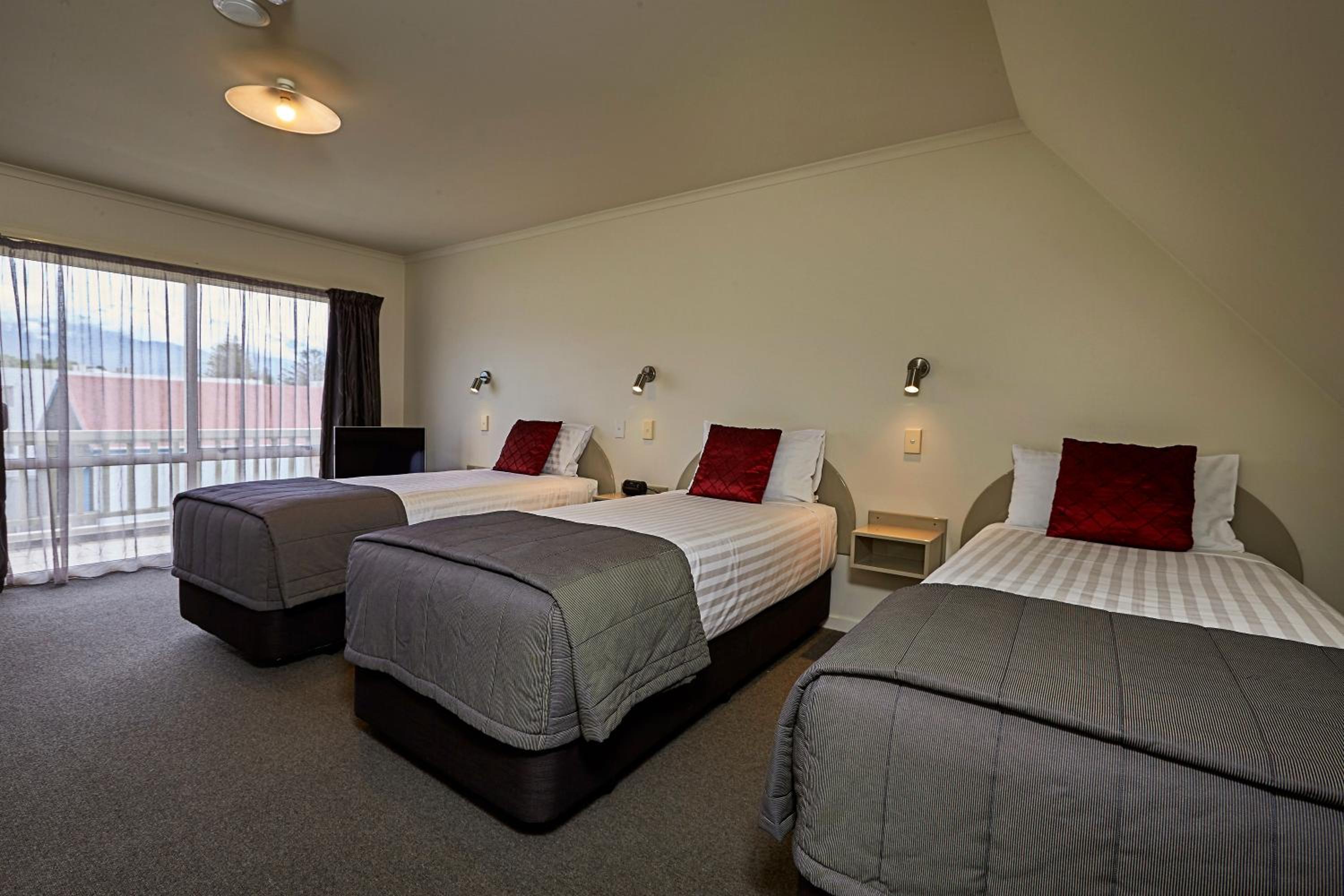 Two Bedroom Family Apartment - Photo 4