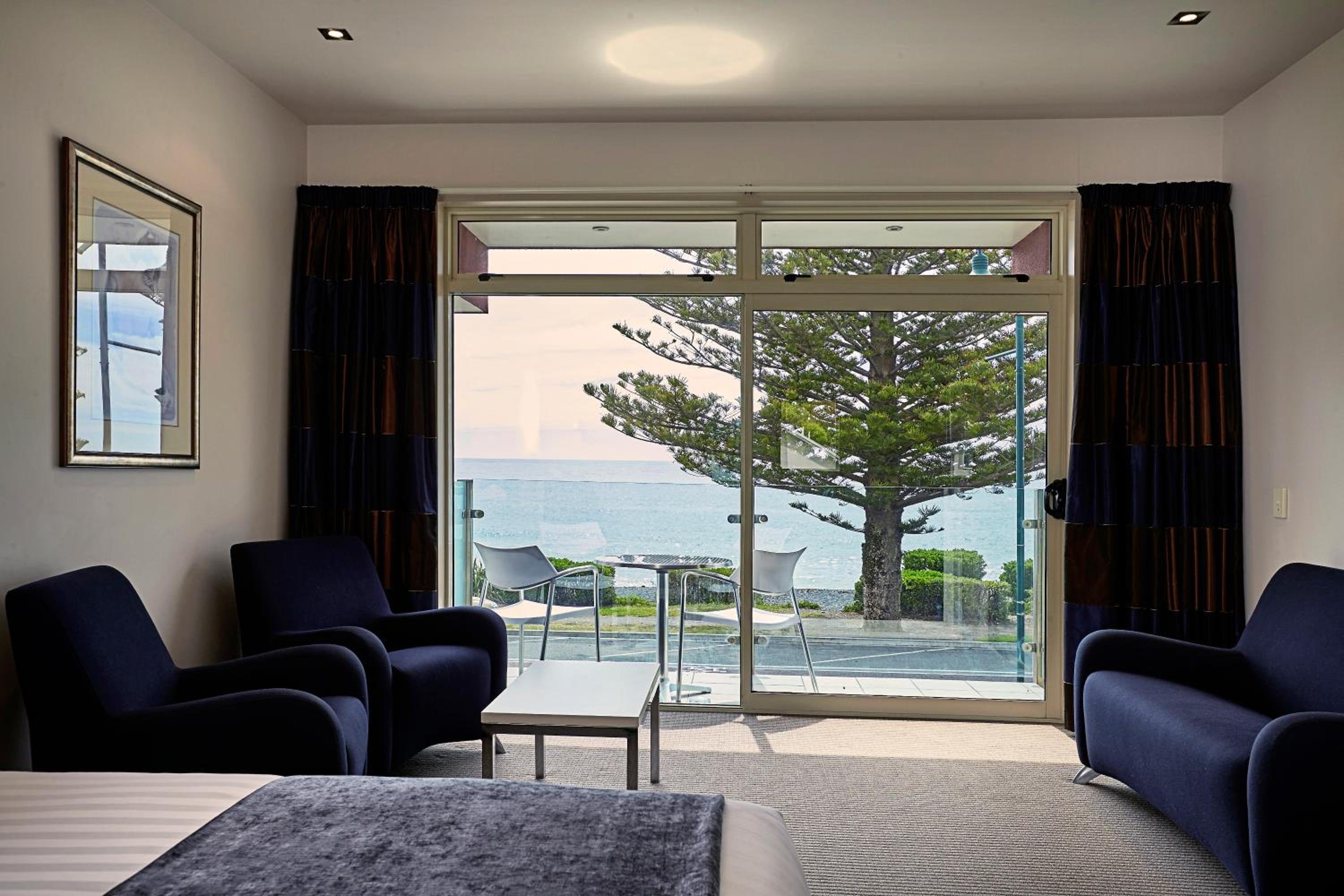 Premium King Room with Spa Bath - Photo 7