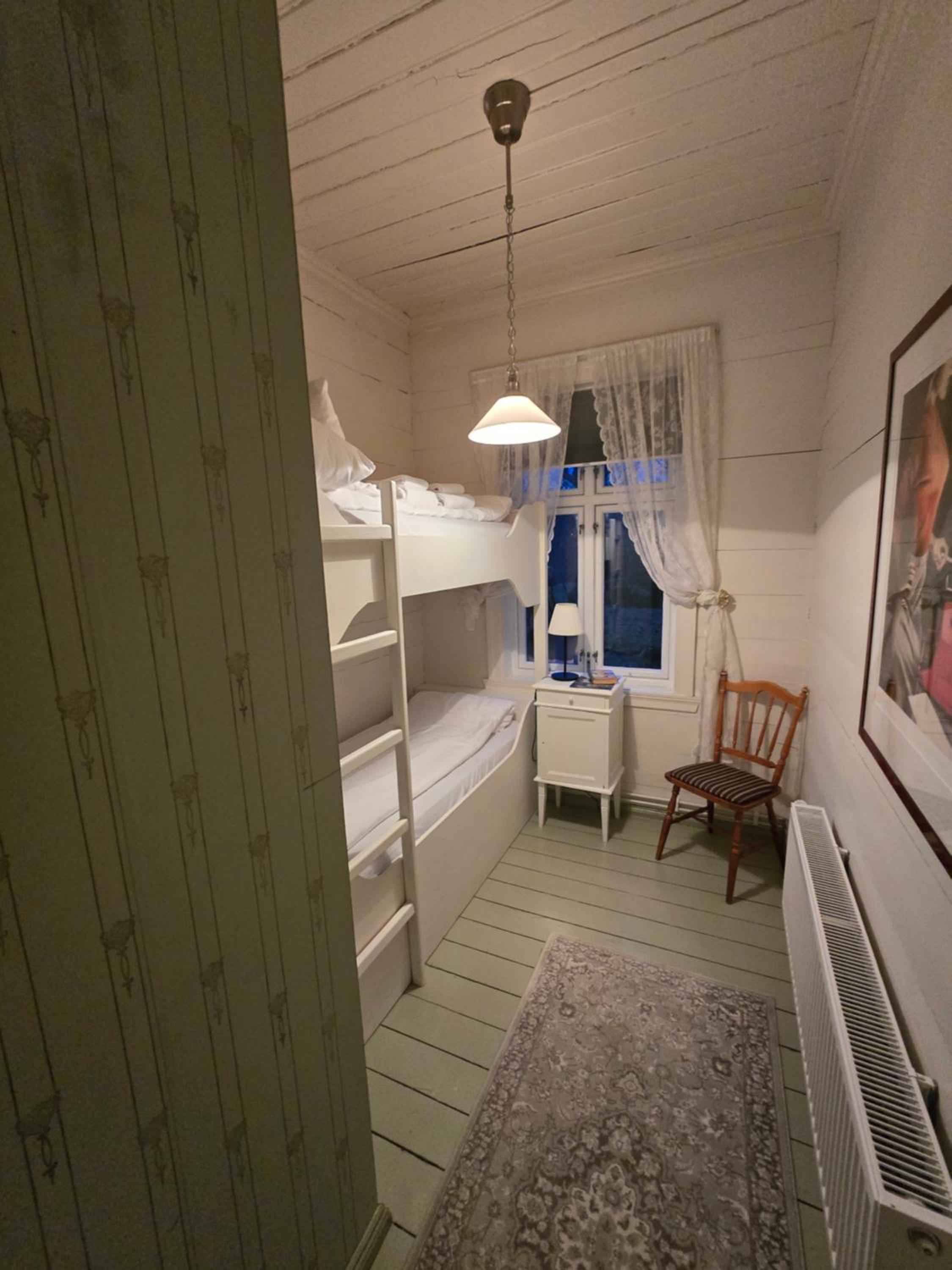 Single Room with Bathroom photo 3