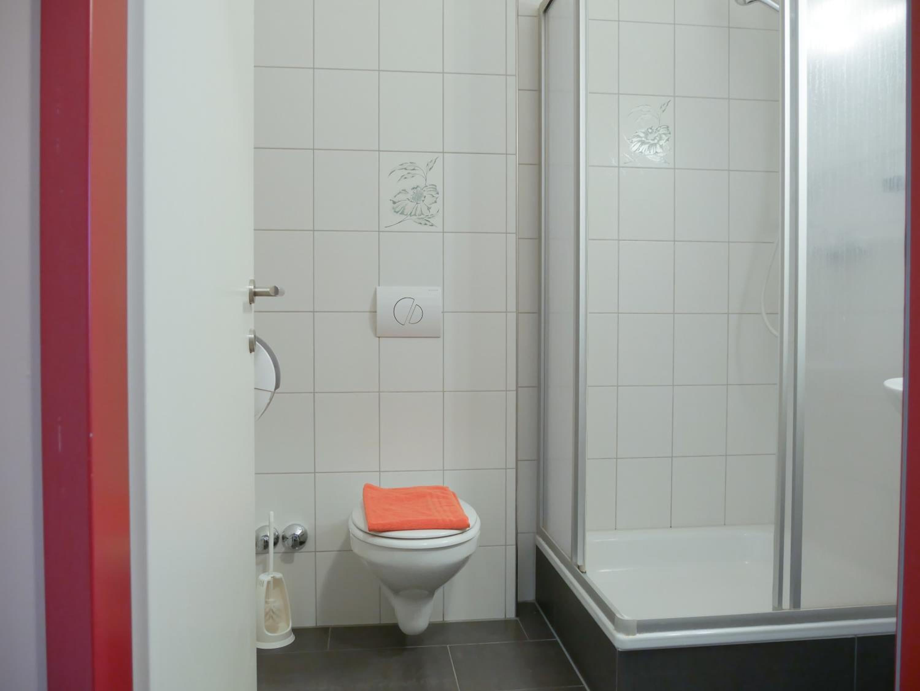 Twin Room (Street Side) - Photo 1