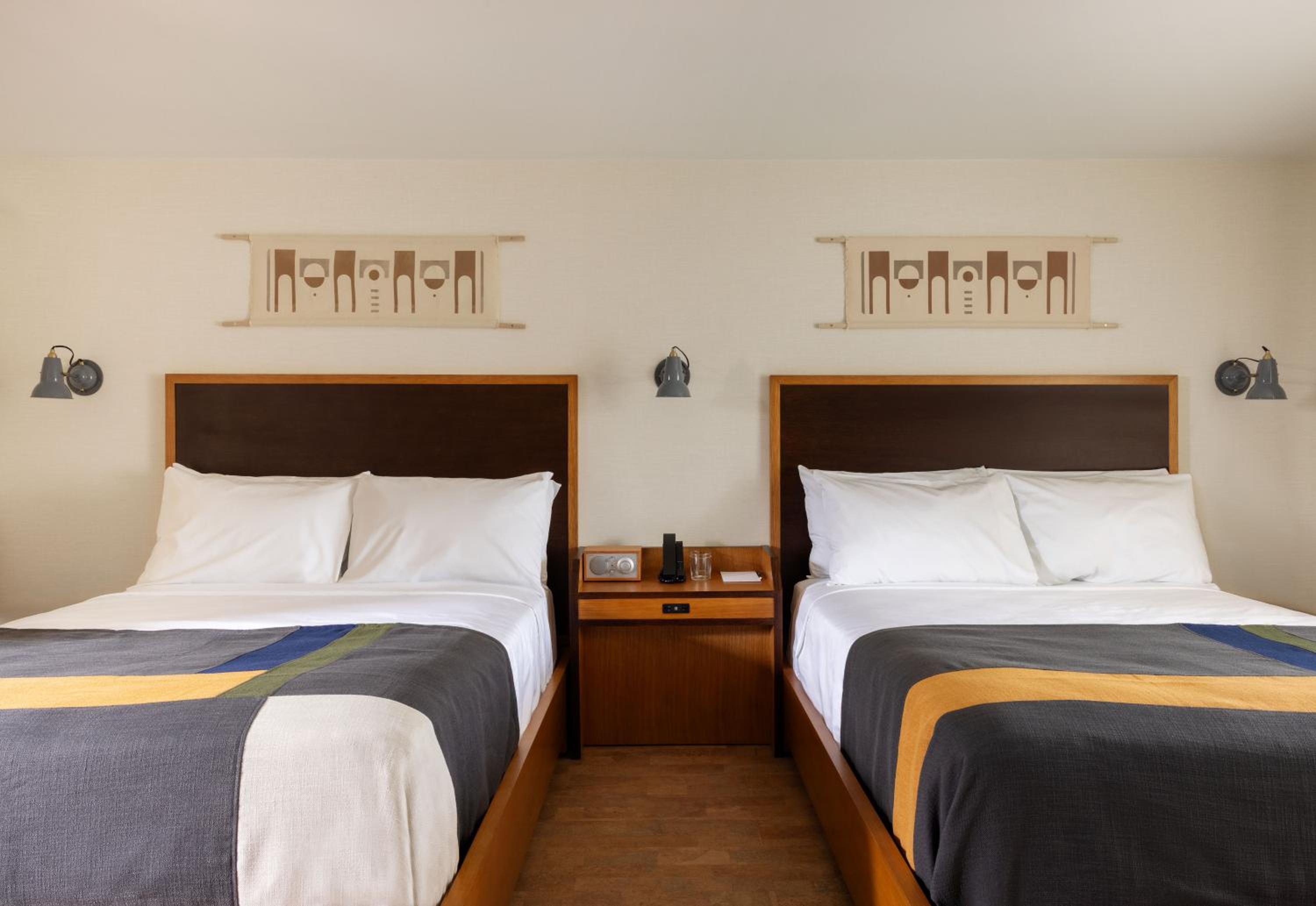 Deluxe Two Queen Room with Tub