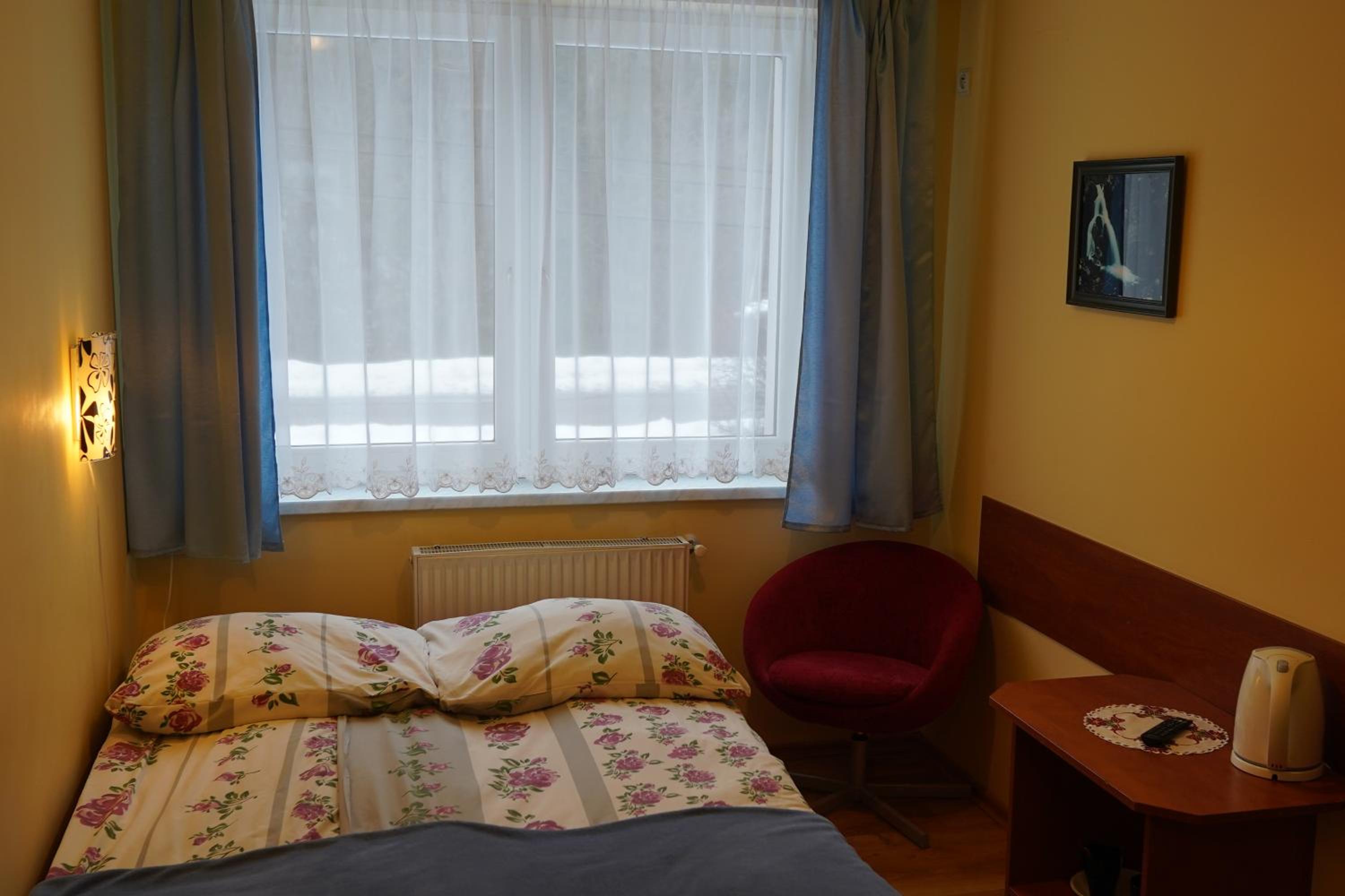 Double Room with Private Bathroom - Photo 2