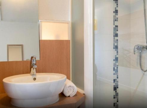 Budget Double Room photo 3